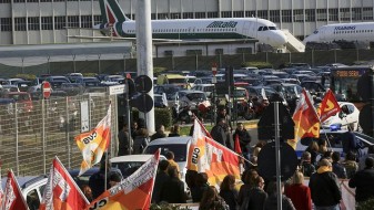 Поради штрајк на вработените во „Алиталија“, откажани 200 летови Поради штрајк на вработените во „Алиталија“, откажани 200 летови