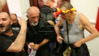 (ВИДЕО) Припадник на собраниското обезбедување раскажува како го спасил Зијадин Села (ВИДЕО) Припадник на собраниското обезбедување раскажува како го спасил Зијадин Села