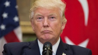 Трамп: Расипаната Хилари ги уништуваше телефоните со чекан Трамп: Расипаната Хилари ги уништуваше телефоните со чекан