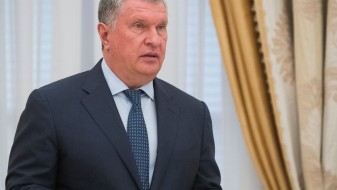 Сечин: САД ќе „нè удават“ со нафта Сечин: САД ќе „нè удават“ со нафта