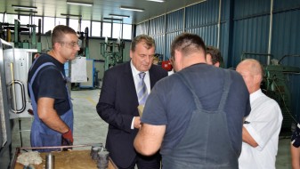 Министерот Шапуриќ во посета на компанијата „Ариљеметал“ Министерот Шапуриќ во посета на компанијата „Ариљеметал“