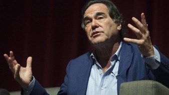Оливер Стоун гостин на филмскиот фестивал во Сараево Оливер Стоун гостин на филмскиот фестивал во Сараево