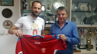 Остоја Стјепановиќ потпиша за Работнички Остоја Стјепановиќ потпиша за Работнички