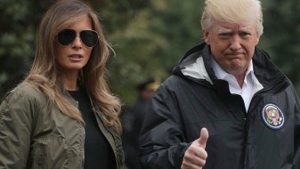 Вака Трамп разговара со Меланија кога мисли дека никој не го слуша Вака Трамп разговара со Меланија кога мисли дека никој не го слуша