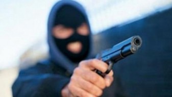 Две маскирани лица ограбиле спортска обложувалница во Скопе Две маскирани лица ограбиле спортска обложувалница во Скопе