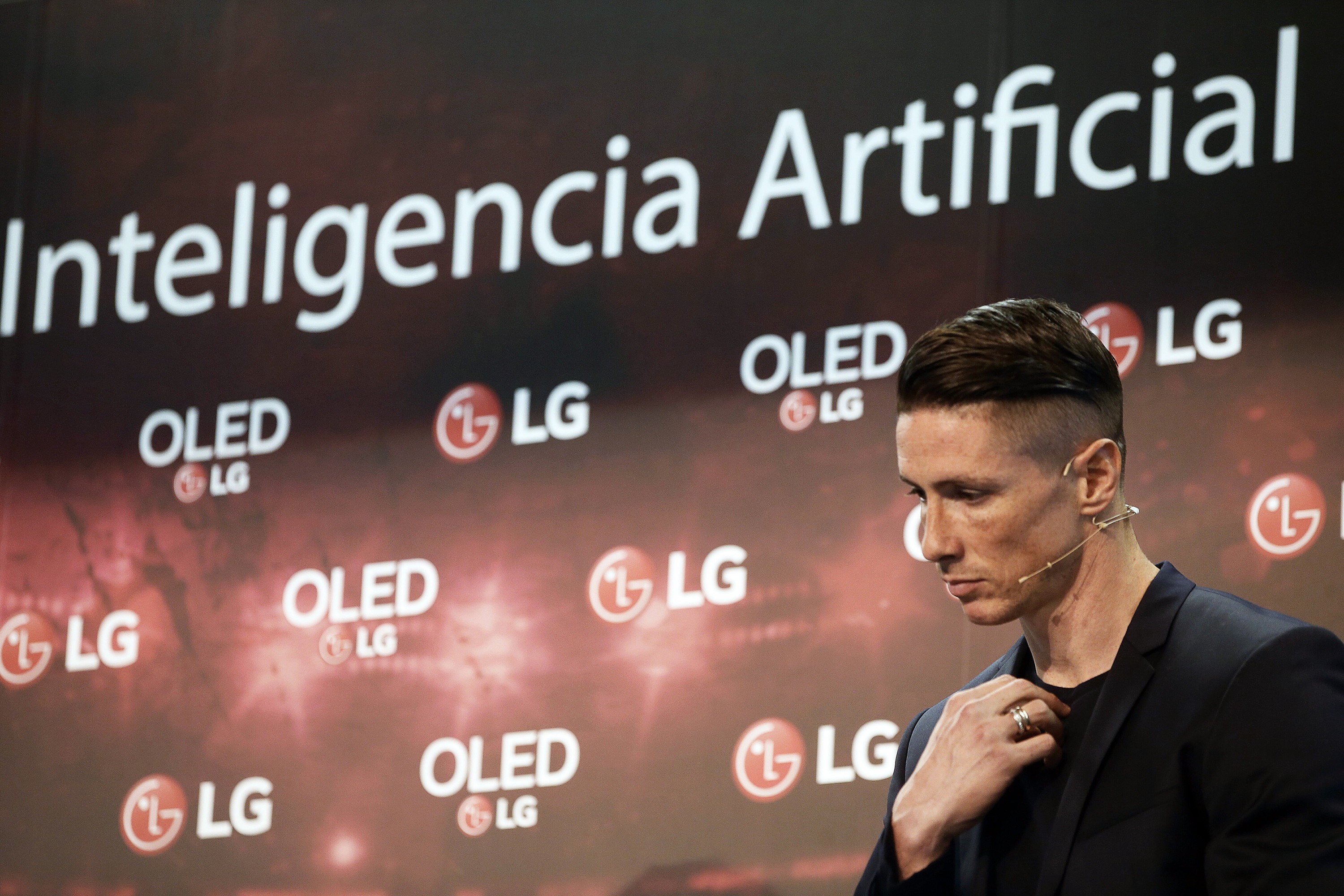 epa06657211 Atletico Madrid's forward Fernando Torres attends a promotional event in Madrid, Spain, 09 April 2018. Torres has announced that he will leave Atletico Madrid at the end of the season. EPA-EFE/JAVIER LIZON