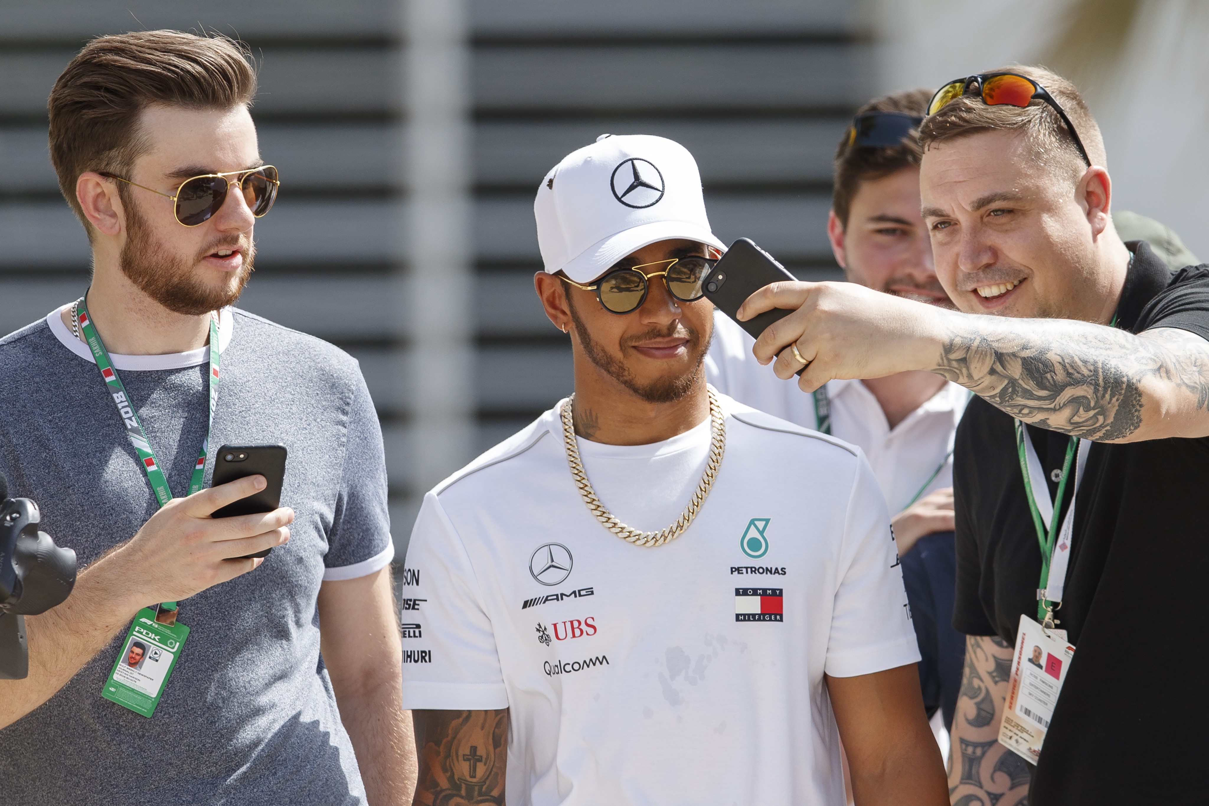 epa06651952 British Formula One driver Lewis Hamilton of Mercedes AMG GP (C) walks in the paddock before the third practice session for the 2018 Formula One Grand Prix of Bahrain at the Sakhir circuit near Manama, Bahrain, 07 April 2018. The 2018 Bahrain Formula One race will run on 08 April 2018. EPA-EFE/VALDRIN XHEMAJ