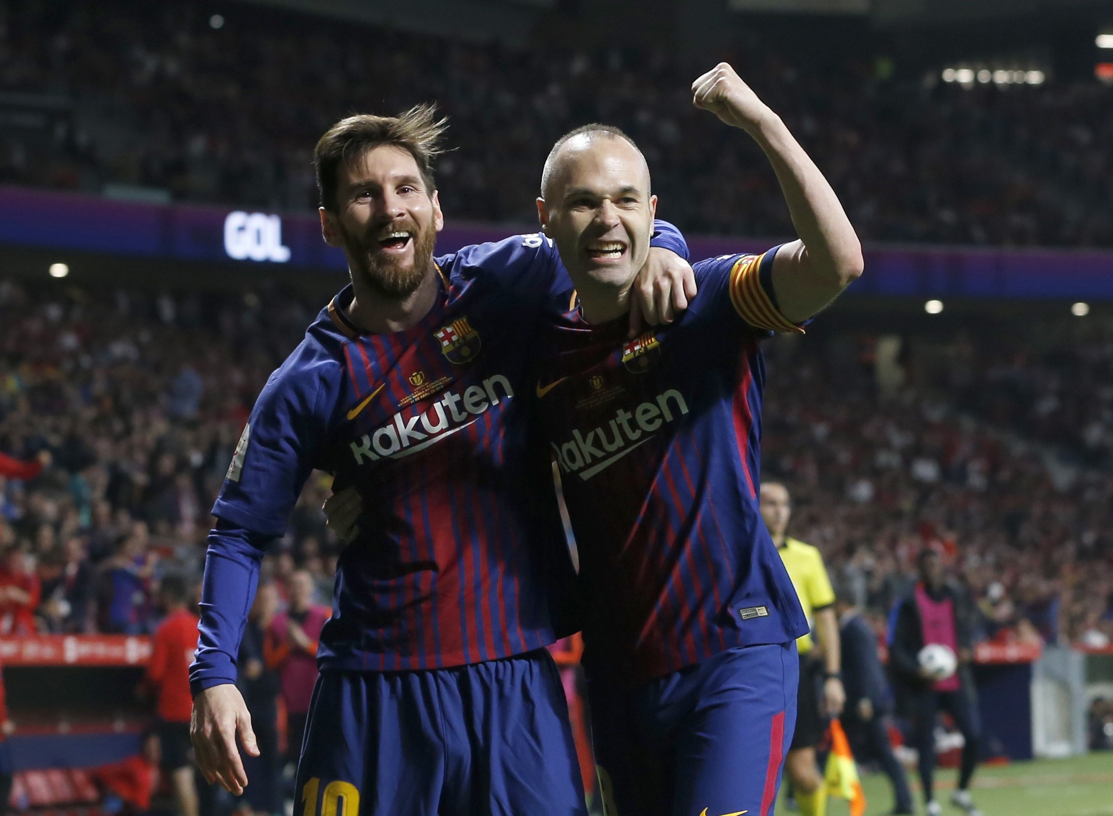 epa06684477 FC Barcelona's midfielder Andres Iniesta (R) celebrates with Argentinian striker Lionel Messi (L) after scoring the 4-0 lead during the Spanish King's Cup final soccer match between Sevilla FC and FC Barcelona played at Wanda Metropolitano stadium in Madrid, Spain, 21 April 2018. EPA-EFE/Ballesteros