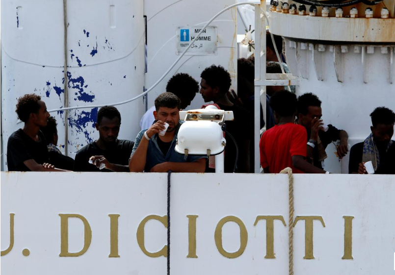 migranti na brod italija