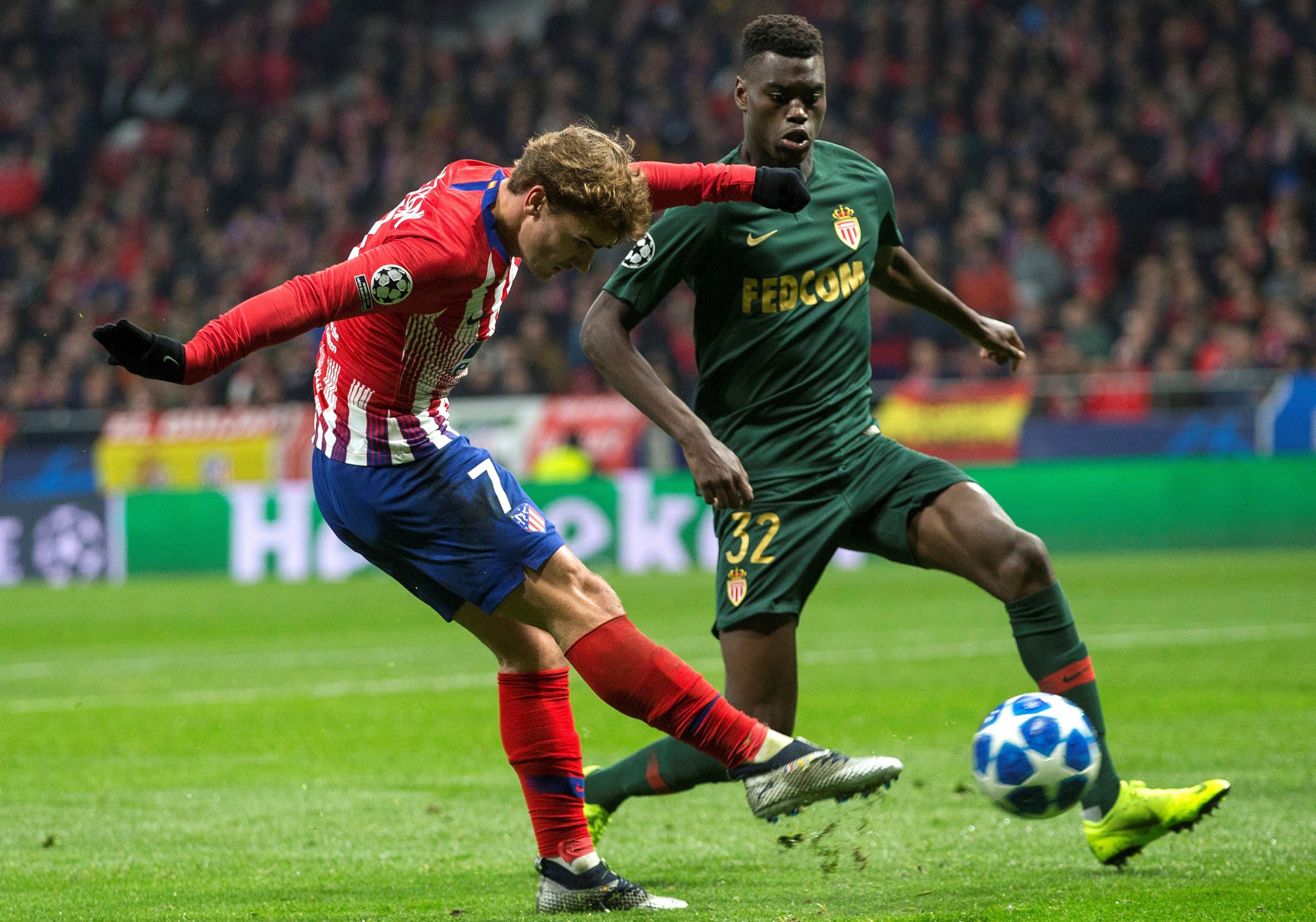 epa07195768 AS Monaco's Benoit Badiashile (R) vies for the ball against Atletico's Antoine Griezmann (L) during the UEFA Champions League group A soccer match between Atletico de Madrid and AS Monaco at Wanda Metropolitano stadium in Madrid, Spain, 28 November 2018. EPA-EFE/RODRIGO JIMENEZ