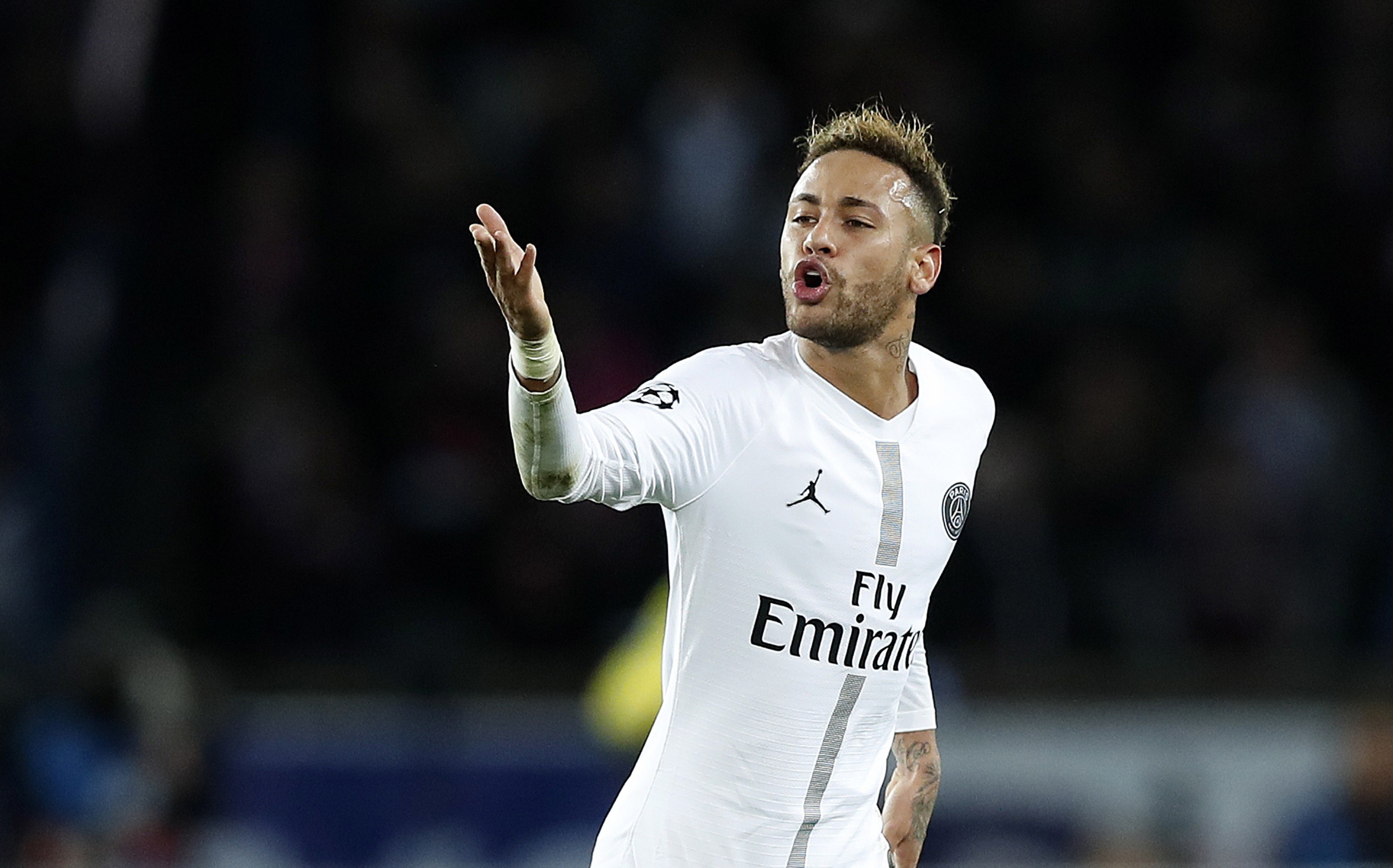 epa07196138 Neymar of Paris Saint Germain celebrates after scoring a goal against Liverpool FC during the UEFA Champions League Group C soccer match between Paris Saint Germain and Liverpool at the Parc des Princes stadium in Paris, France, 28 November 2018. EPA-EFE/IAN LANGSDON