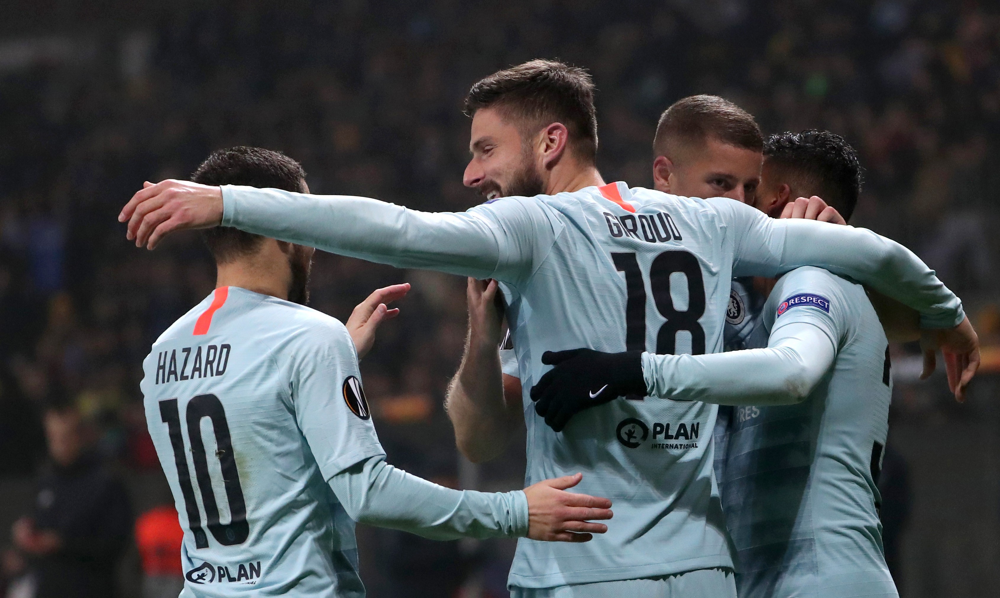 epa07151648 Chelsea's Oliver Giroud (C) celebrates a score with teammates during the UEFA Europa League group match between Chelsea FC and FC BATE Borisov in Borisov, Belarus, 08 November 2018. EPA-EFE/TATYANA ZENKOVICH