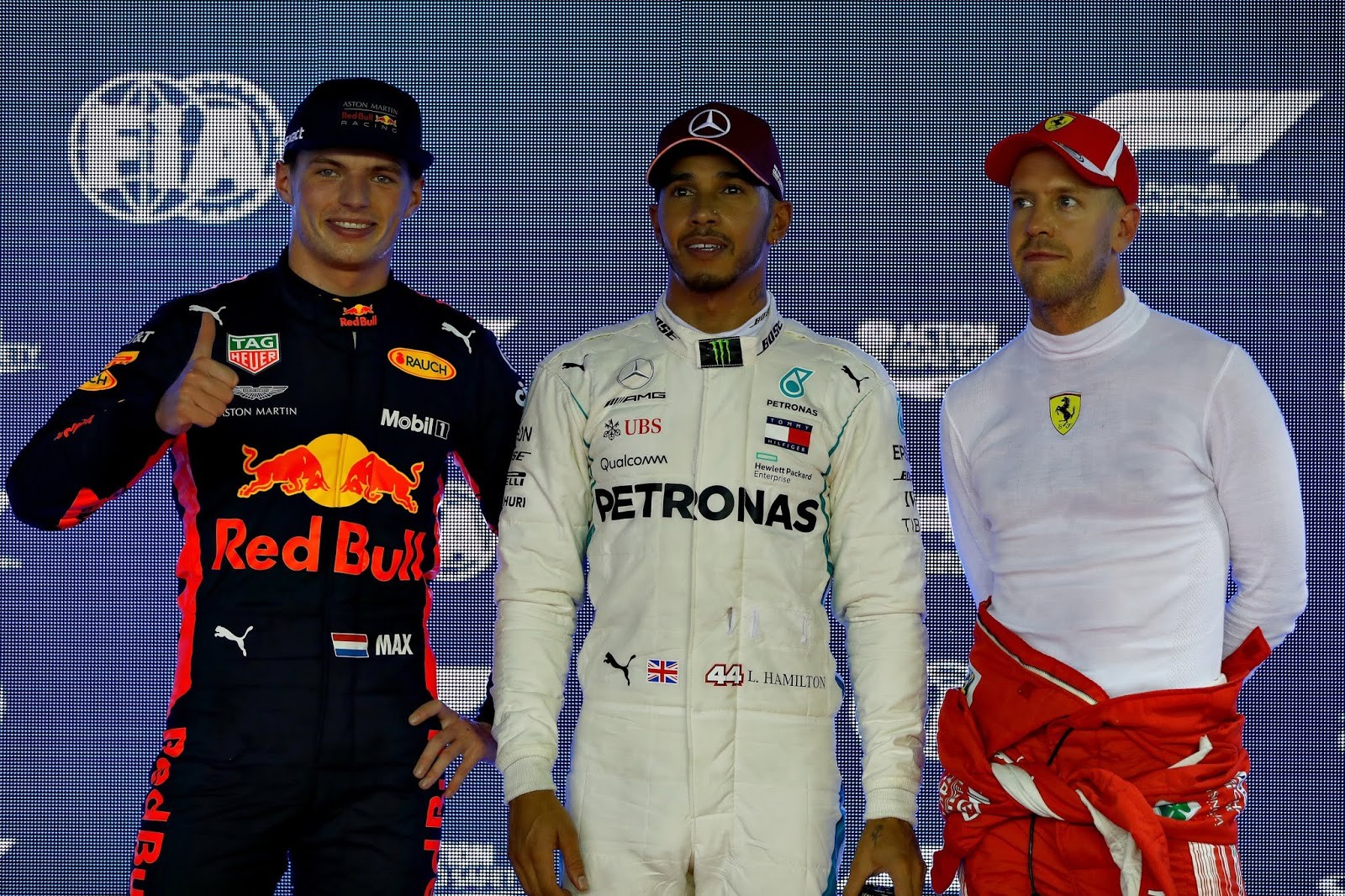SINGAPORE - SEPTEMBER 15: Top three qualifiers Lewis Hamilton of Great Britain and Mercedes GP, Max Verstappen of Netherlands and Red Bull Racing and Sebastian Vettel of Germany and Ferrari celebrate in parc ferme during qualifying for the Formula One Grand Prix of Singapore at Marina Bay Street Circuit on September 15, 2018 in Singapore. (Photo by Will Taylor-Medhurst/Getty Images) // Getty Images / Red Bull Content Pool // AP-1WWK7KV352111 // Usage for editorial use only // Please go to www.redbullcontentpool.com for further information. //