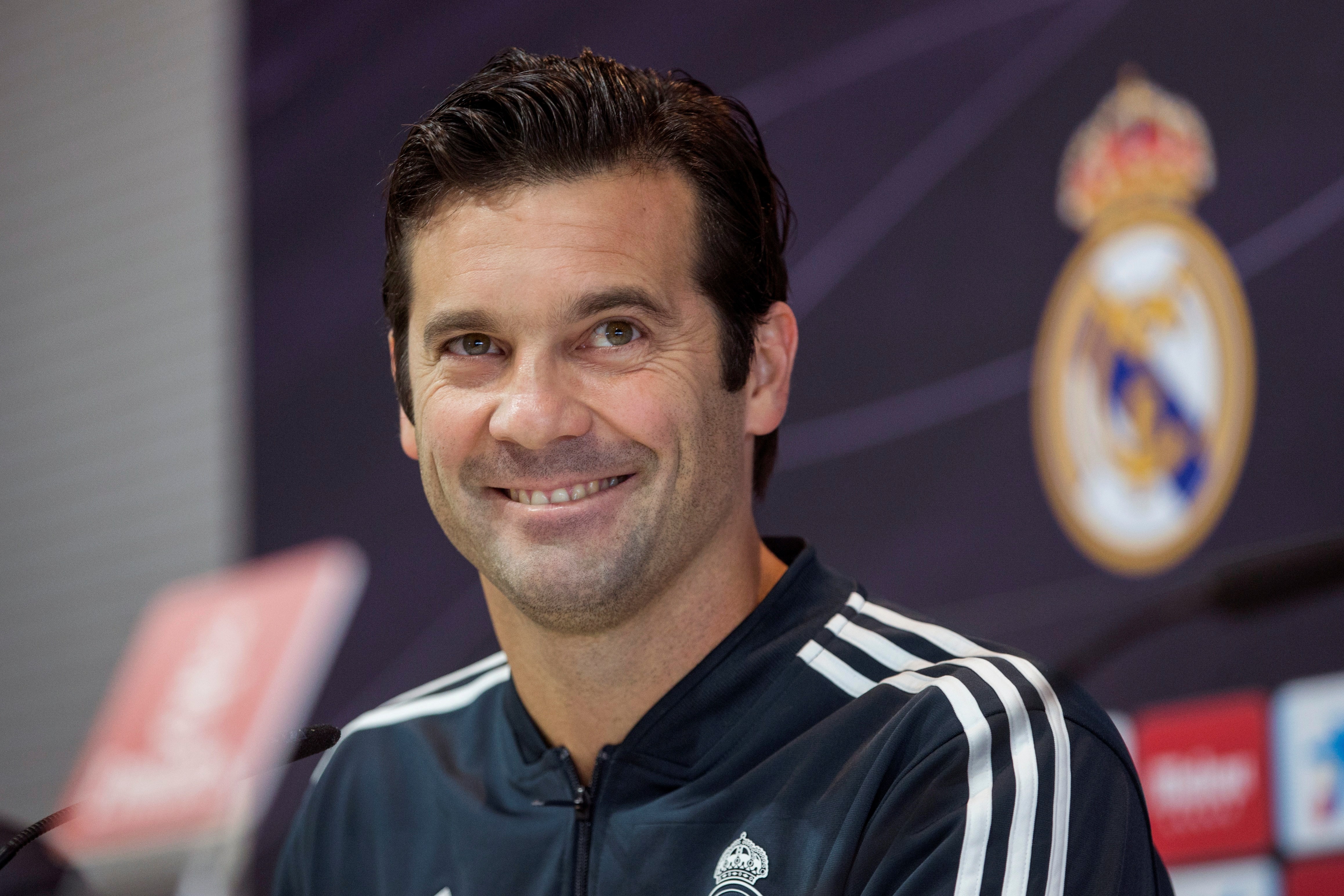 epa07155130 Real Madrid's head coach, Santiago Solari, offers a press conference following training session at the team's Valdebebas sports facilities in Madrid, Spain, 10 November 2018. Real Madrid will face RC Celta in their Spanish LaLiga soccer match on 11 November. EPA-EFE/Rodrigo Jimenez