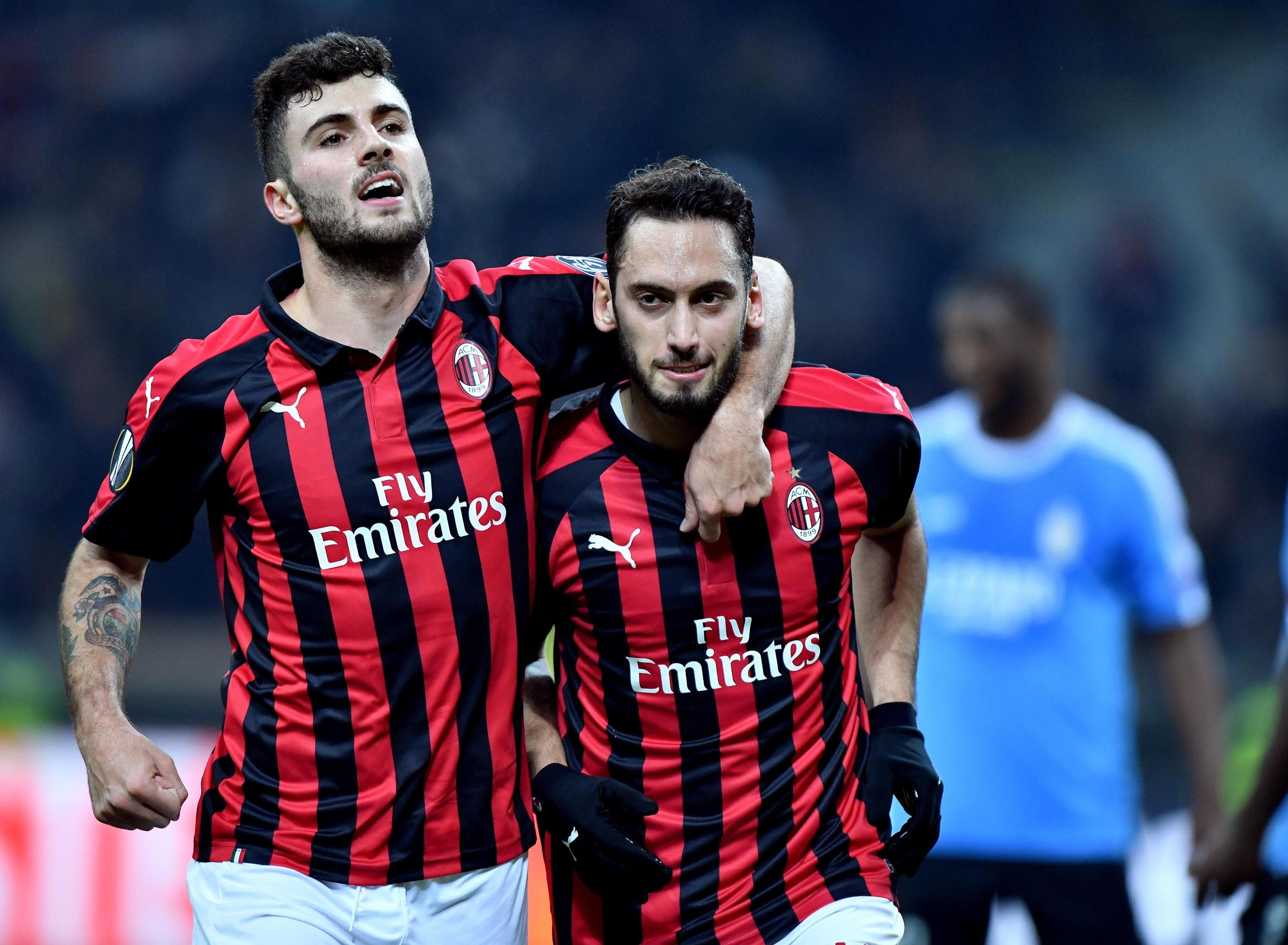 epa07198026 AC Milan's Hakan Calhanoglu (R) celebrates with teammate Patrick Cutrone after scoring the 3-2 goal during the UEFA Europa League group F soccer match between AC Milan and F91 Dudelange at Giuseppe Meazza Stadium in Milan, Italy, 29 November 2018. EPA-EFE/DANIEL DAL ZENNARO