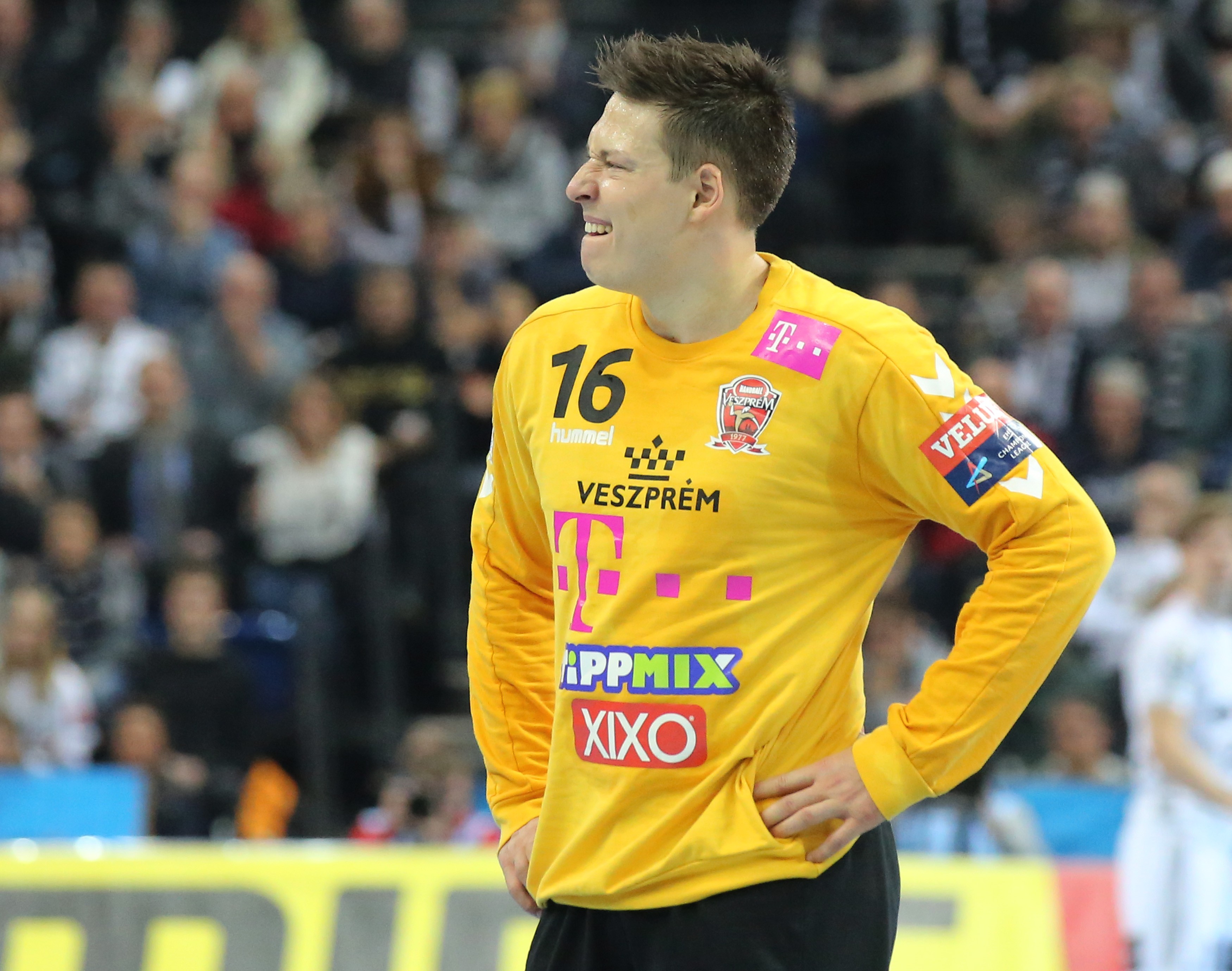epa06503602 Vesprem's goal keeper Roland Mikler in action during the Champions League handball match between THW Kiel and Telekom Veszprem HC in Kiel, Germany, 07 February 2018. EPA-EFE/FOCKE STRANGMANN