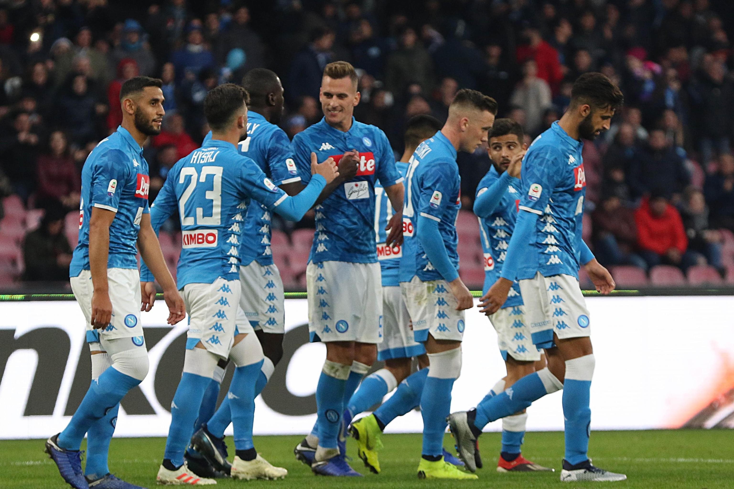 epa07217463 Napoli's Arkadiusz Milik (C) celebrates with his teammates after scoring the 3-0 goal during the Italian Serie A soccer match SSC Napoli vs Frosinone Calcio at the San Paolo stadium in Naples, 08 December 2018. EPA-EFE/CESARE ABBATE