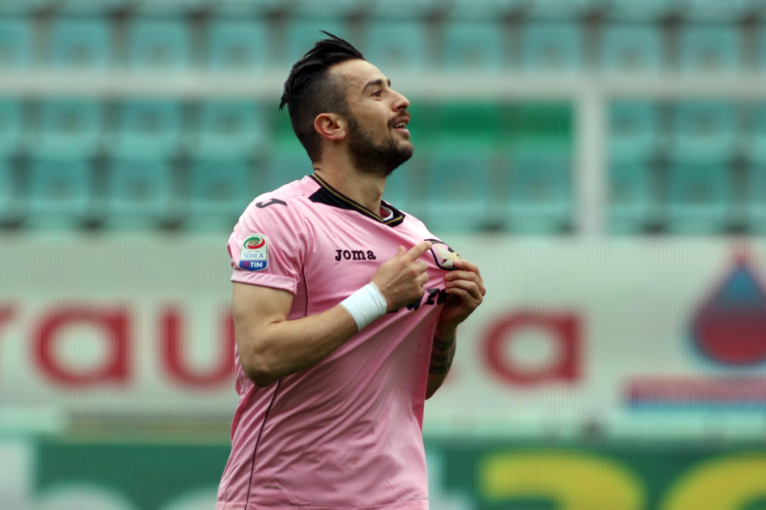 epa05815925 Palermo's Ilija Nestorovski jubilates after scoring the 1-0 goal during the Italian Serie A soccer match US Palermo vs UC Sampdoria at Renzo Barbera stadium in Palermo, Sicily, Italy, 26 February 2017. EPA/CORRADO LANNINO