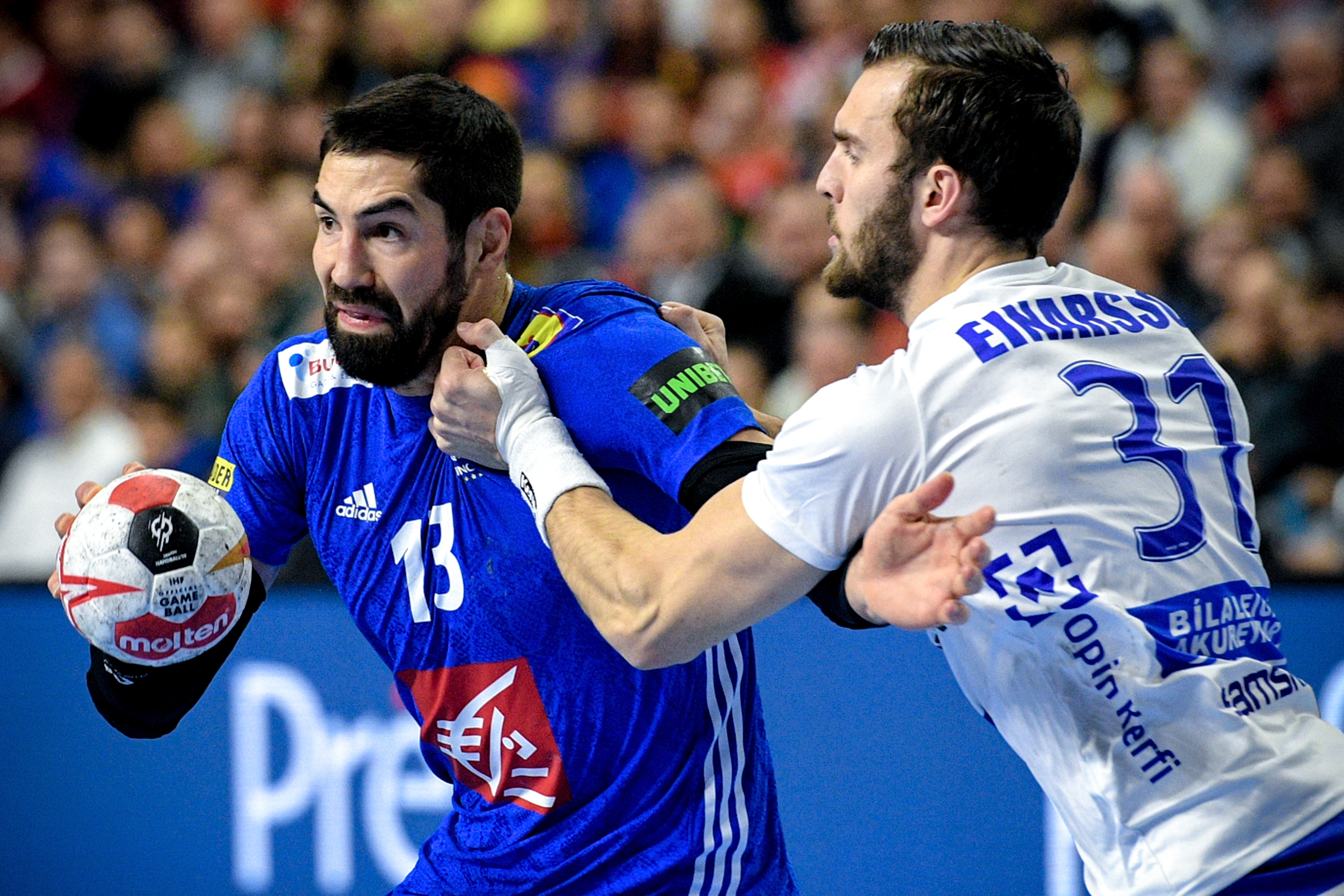 epa07304342 Nikola Karabatic of France (L) in action against Teitur Oro Einarsson of Iceland (R) during the main round group one match between Iceland and France at the IHF Men's Handball World Championship in Cologne, Germany, 20 January 2019. EPA-EFE/SASCHA STEINBACH