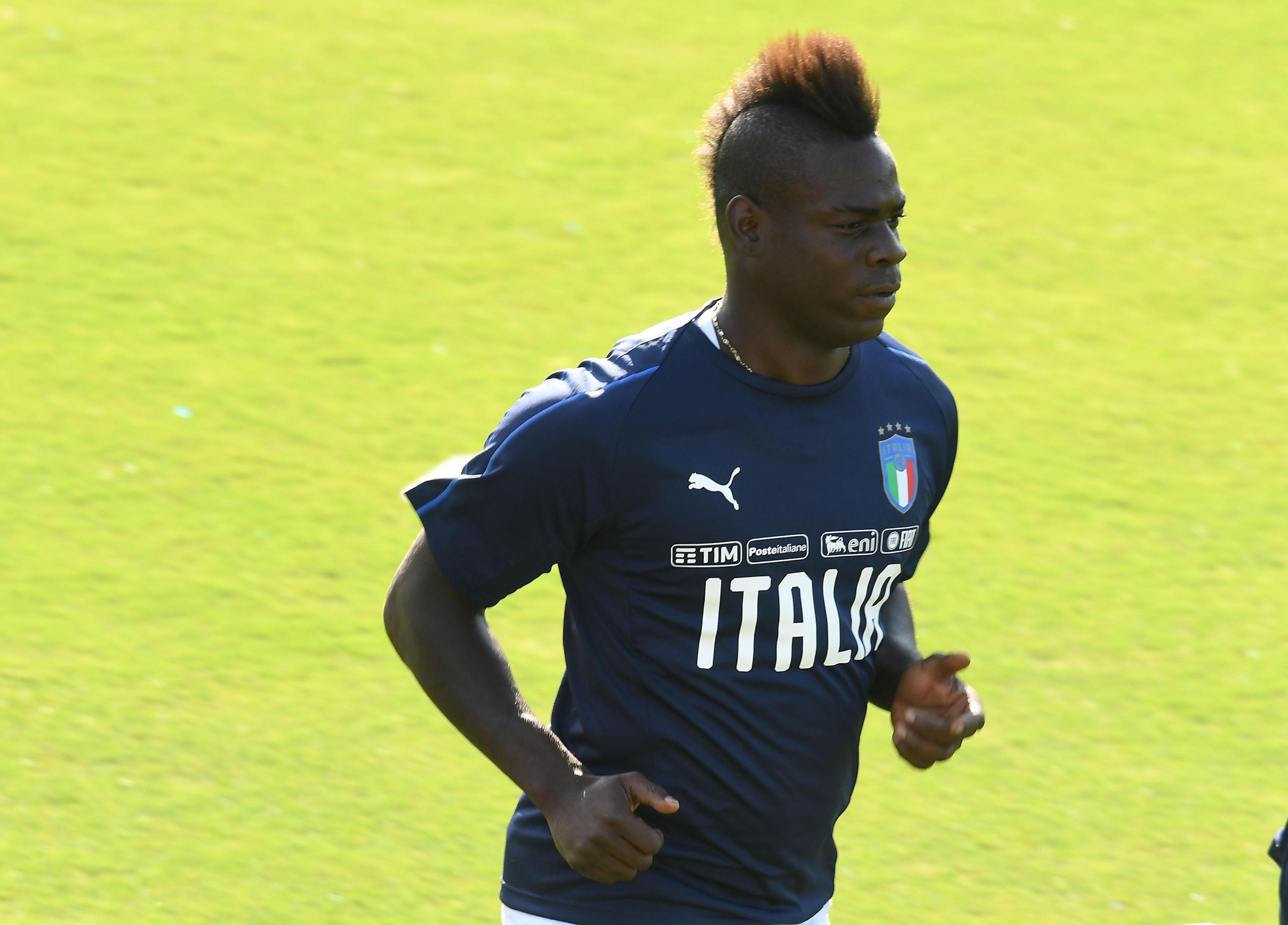 epa06994984 Italian soccer international player Mario Balotelli attends a training session at the Coverciano Sports Center, near Florence, Italy, 03 September 2018. Italy will face Poland in their UEFA Nations League group stage soccer match on 07 September 2018. EPA-EFE/CLAUDIO GIOVANNINI