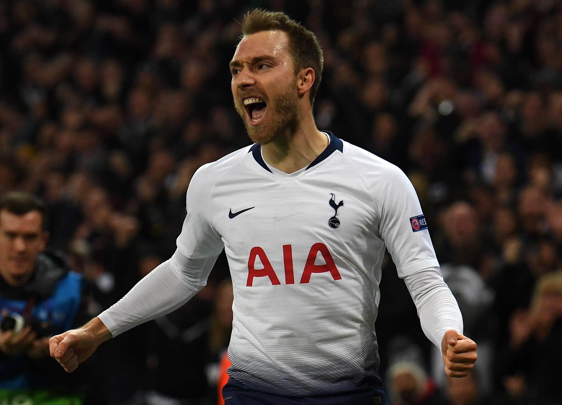 epa07196297 Tottenham Hotspur's Christian Eriksen celebrates scoring the winning goal during the UEFA Champions League Group B soccer match between Tottenham Hotspur and Inter Milan at Wembley Stadium in London, Britain, 28 November 2018. EPA-EFE/NEIL HALL