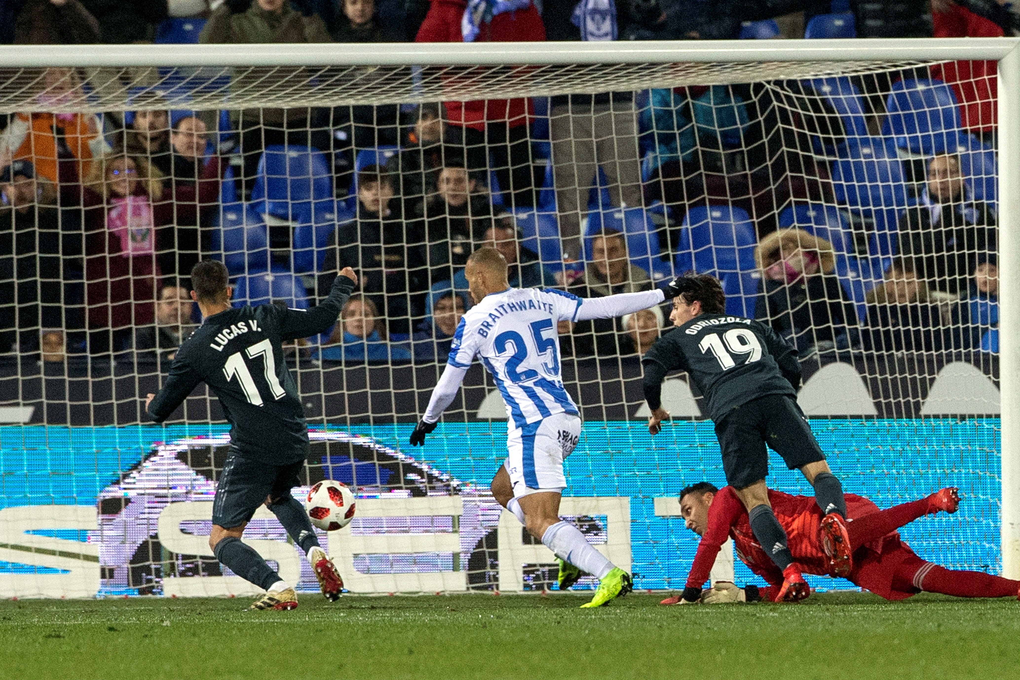 epa07290959 Leganes' forward Martin Braithwaite (C) scores the 1-0 during the Spanish King's Cup round 16 second leg match between UD Leganes and Real Madrid at Butarque Stadium in Madrid, Spain, 16 January 2019. EPA-EFE/Ruben Albarran