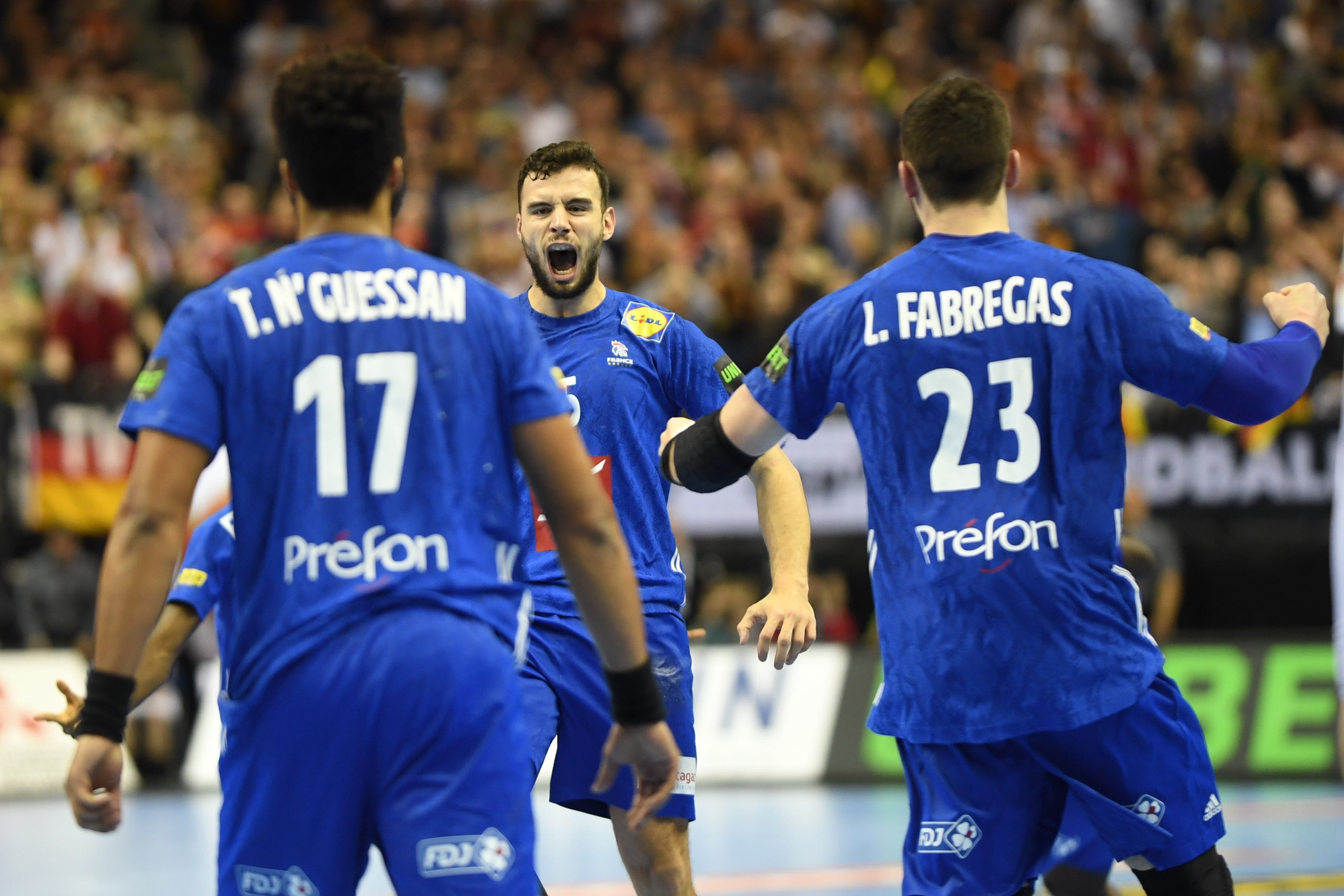 epa07287857 French players celebrate at the end of the match between Germany and France at the IHF Men's Handball World Championship in Berlin, Germany, 15 January 2019. EPA-EFE/CLEMENS BILAN