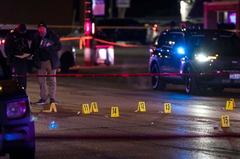 Пукање во Чикаго: Едно лице загина, неколку се ранети