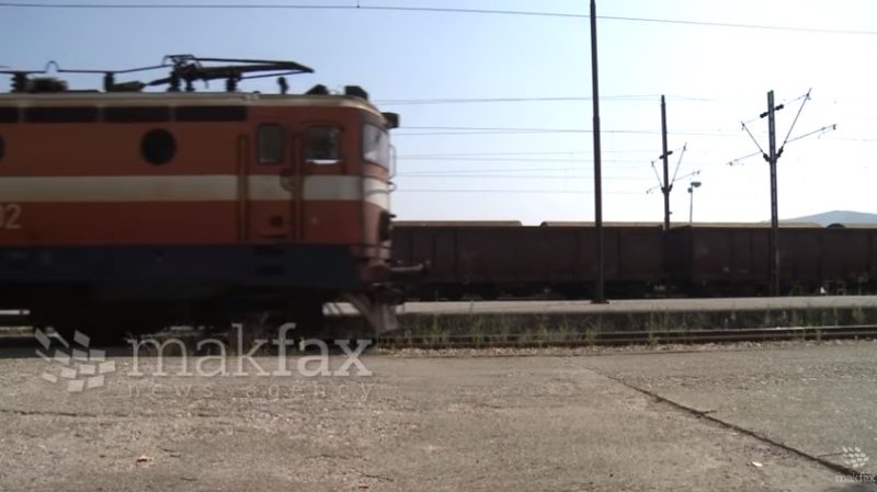 Не сообраќаат возови на релација Скопје – Битола, во пожар изгореа 1.000 прага од пругата