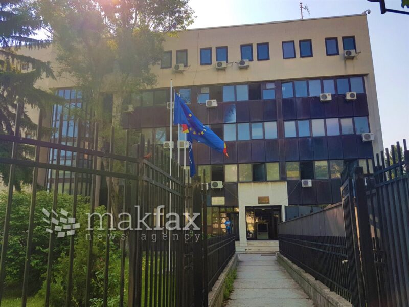 Граѓаните да бидат внимателни и да не отвораат лажни електронски пораки во име на директорот на БЈБ, предупредува МВР