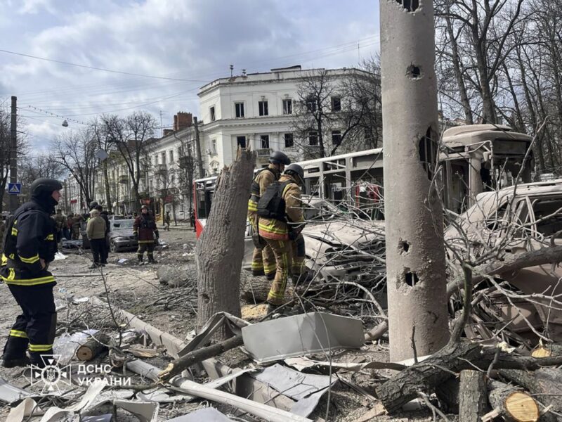 Русија го нападна Киев со ракети и дронови, погодени воз и станбени згради