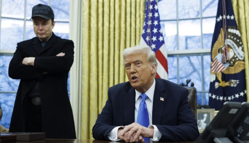 Незапаметена кавга меѓу двајца најмоќни луѓе во светот: Трамп и Маск „војуваа“ на социјалните мрежи