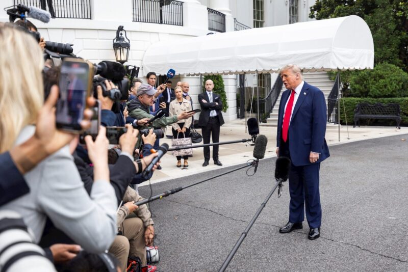 Трамп ќе одлучи дали да го нападне Иран во рок од две недели, објави Белата куќа