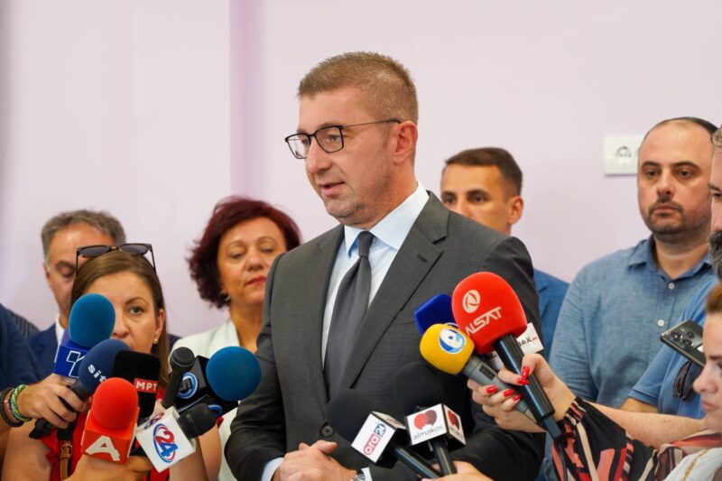 Можно е гласачкото ливче да биде седум-осум метри, ама ако изборниот процес е неуспешен, Владата именува повереници, предупреди Мицкоски