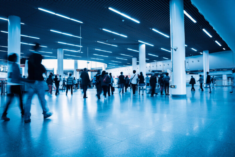 Се разгледува можност за евакуација на македонски граѓани од ОАЕ до Саудиска Арабија со автобуси